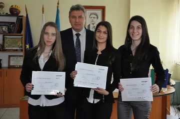 Ученички на кметска оперативка в Разлог