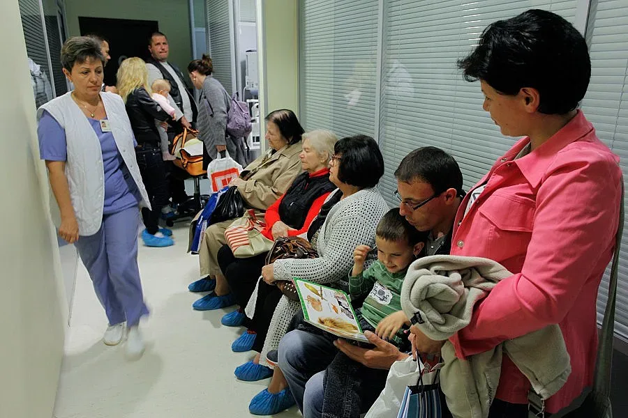 Спряха ваксините за половината деца