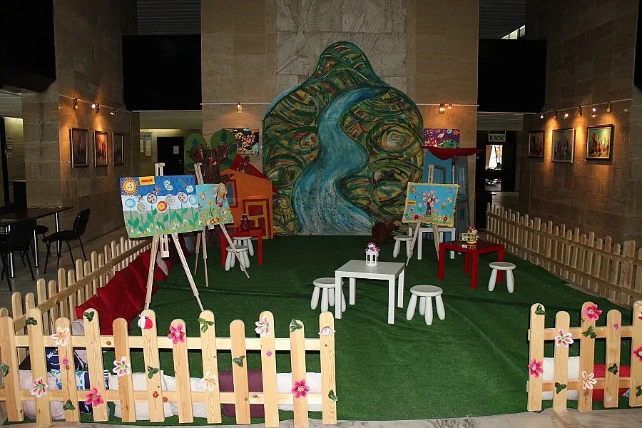 Деца подредиха рисунки в община Благоевград