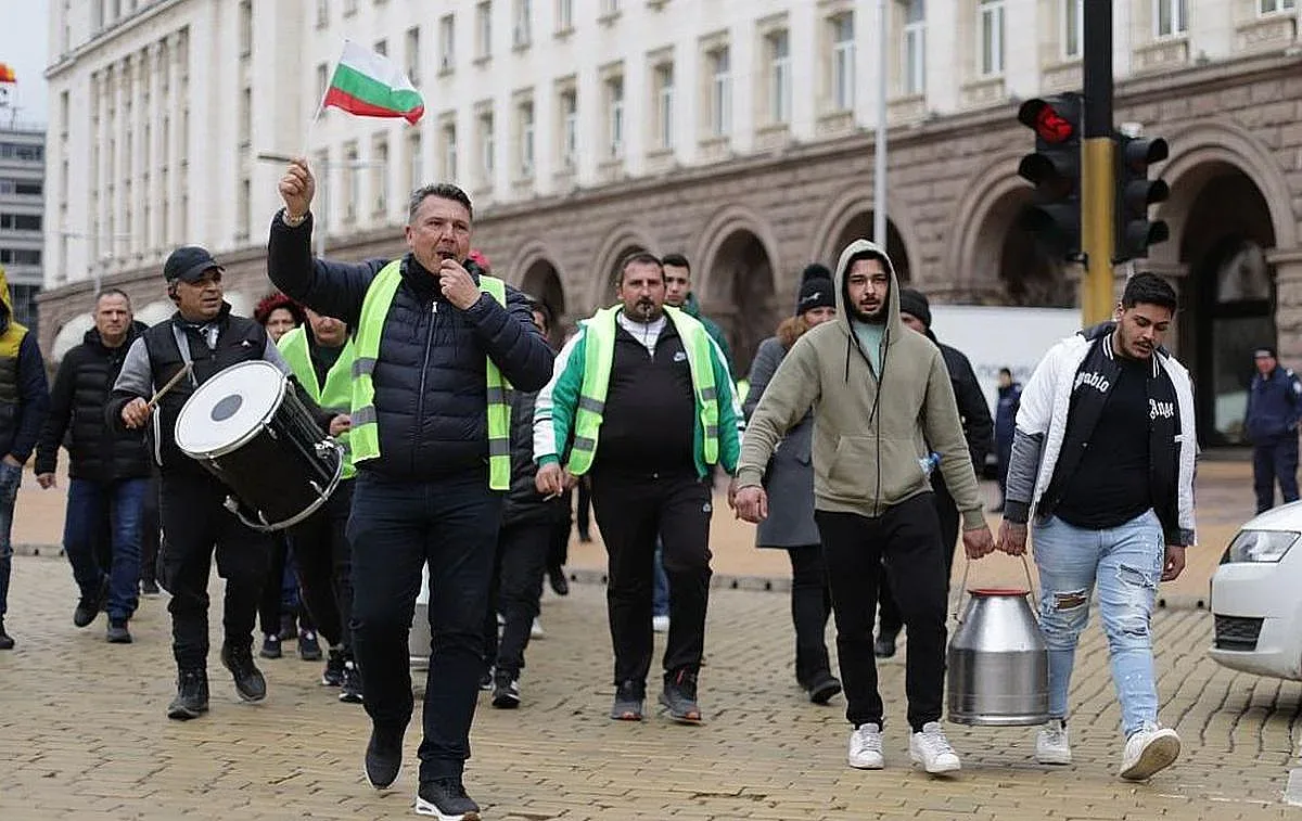 Земеделски организации на протест в защита на министър Георги Тахов