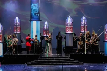 Болярите гледат "Атила" със семеен билет