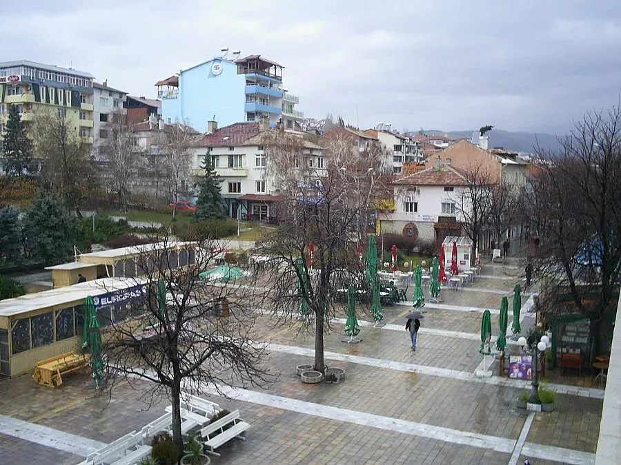 Община си върна имот с полиция