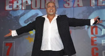 Азис вижда в бъдещето