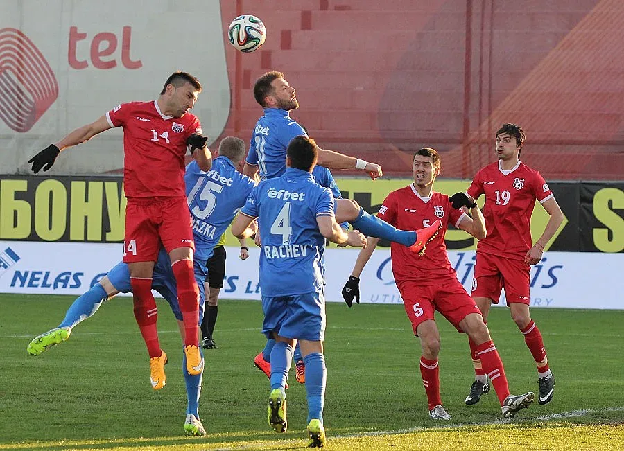 Петев викна защитник на "Левски" за мача с Италия