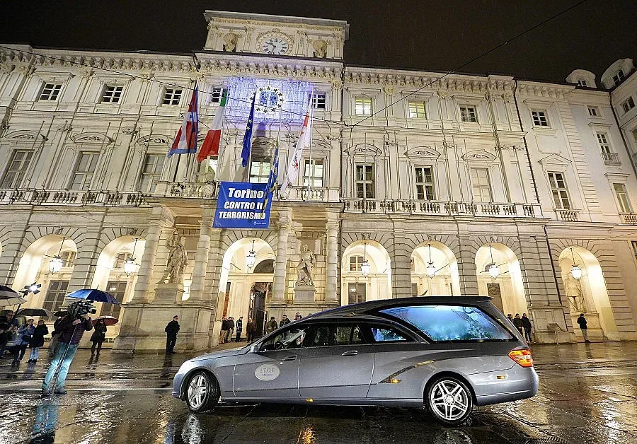Уволниха шефове на полицията в Тунис след атентата