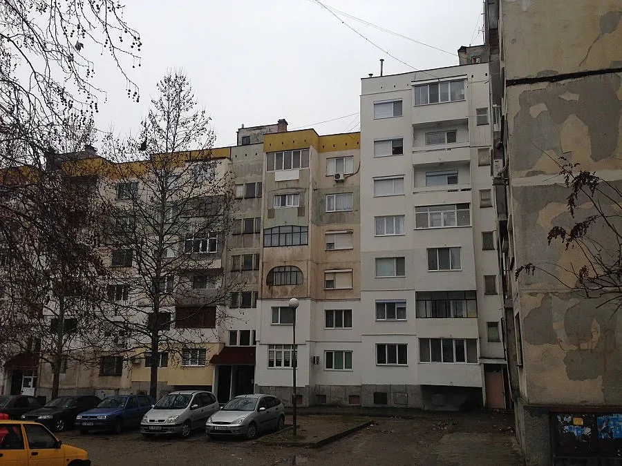 В Кърджали подписаха първите два договора за саниране