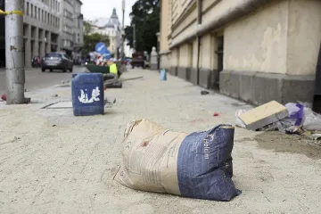 Спипаха крадла на тротоарни плочки