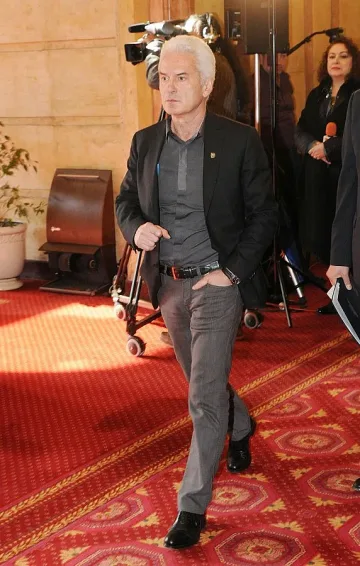 Делото срещу Сидеров тръгна в негово отсъствие