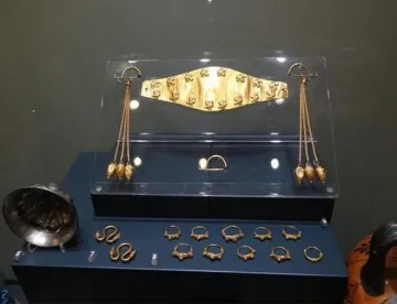 Тракийските съкровища заминаха за Лувъра