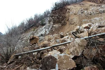 Ново свлачище на пътя Асеновград - Смолян