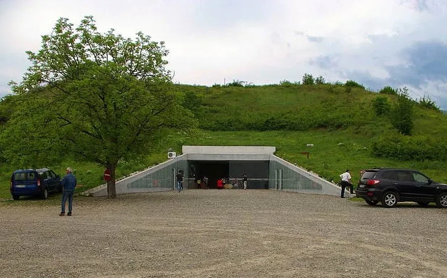 Укрепват спешно срутването в гробницата на Севт III