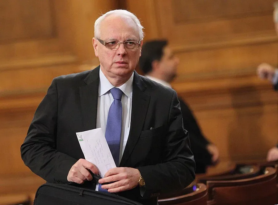 Велизар Енчев създава Движение за радикална промяна