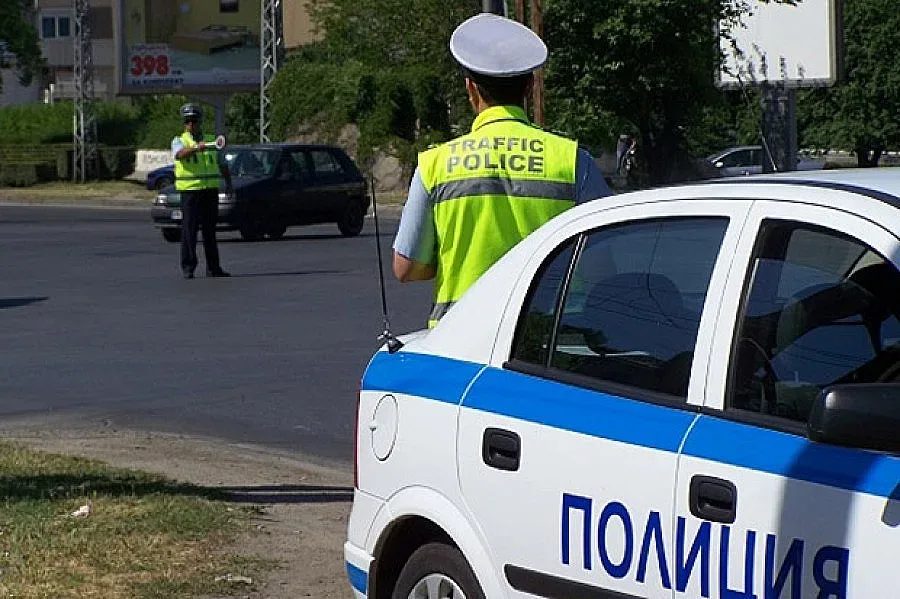 Патрулки под прикритие дебнат на пътя