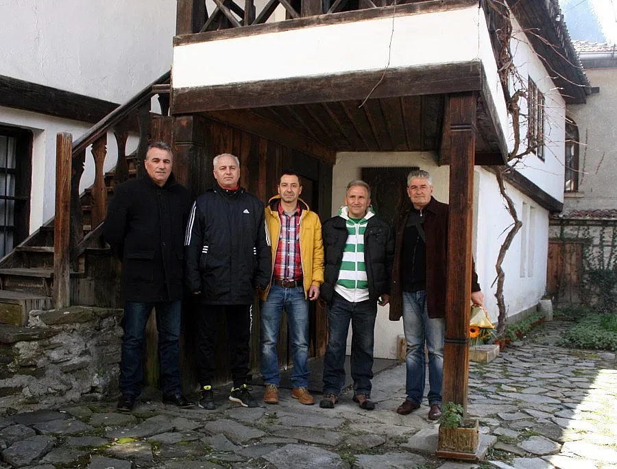 Бончо Генчев почете Македончето преди дербито с „Пирин”