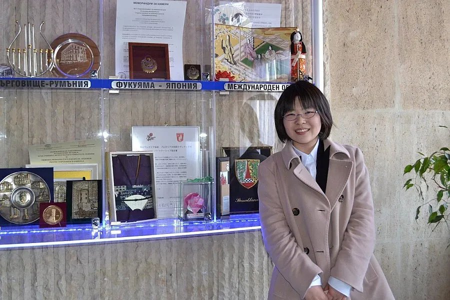 Японска студентка откри родния си град в Казанлък