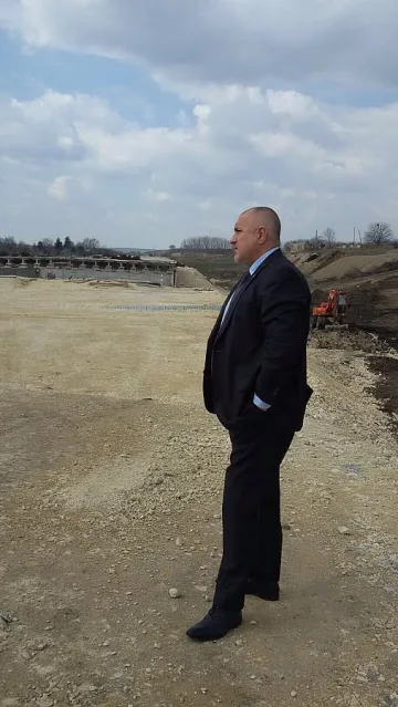 Премиерът инспектира отсечката Белокопитово-Каспичан от АМ „Хемус"