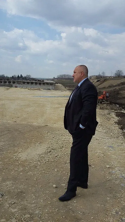 Премиерът инспектира отсечката Белокопитово-Каспичан от АМ „Хемус"