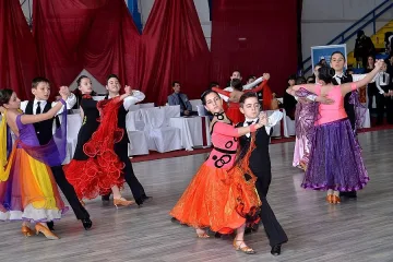 Танцьори от 11 държави на турнир в Монтана