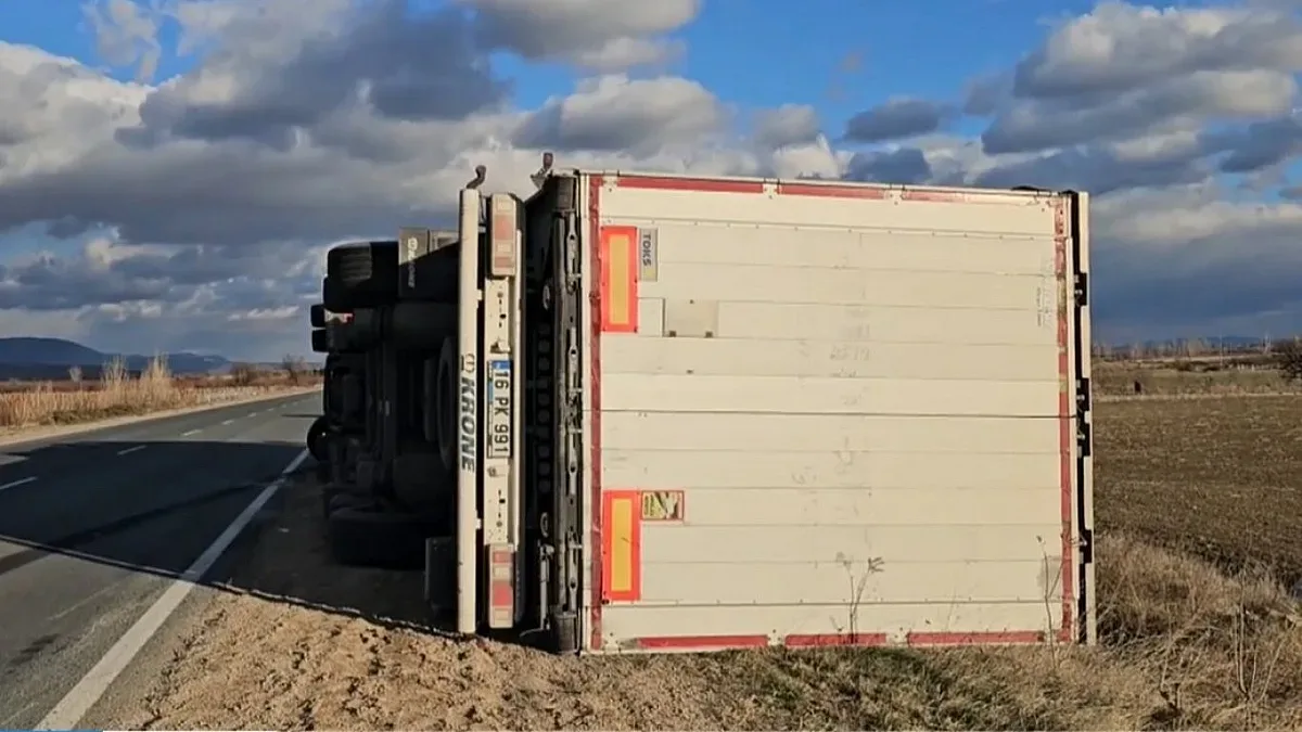 Ураганът обърна ТИР. Втори град пометен от стихията