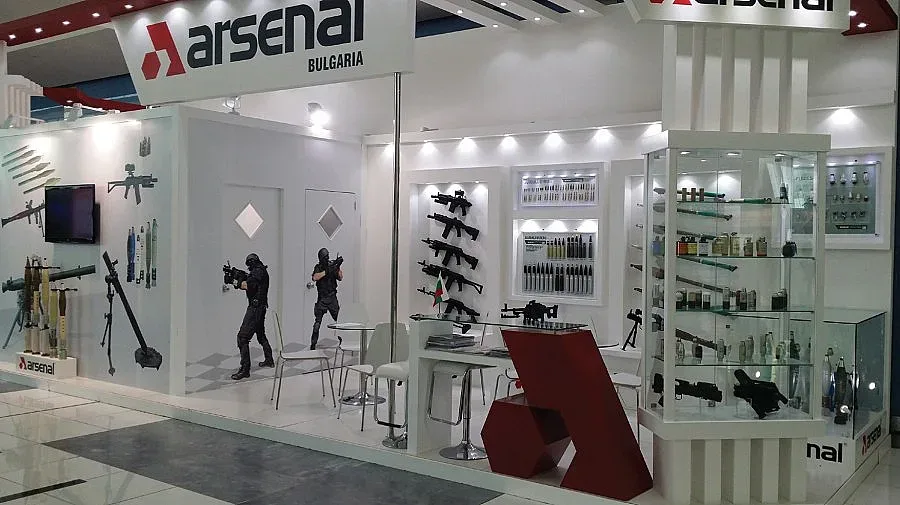 Оръжейници от „Арсенал" представиха над 100 изделия в Абу Даби