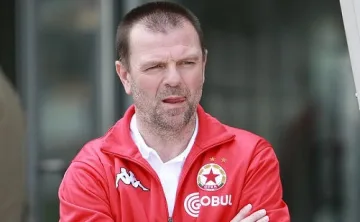 Стойчо Младенов напусна