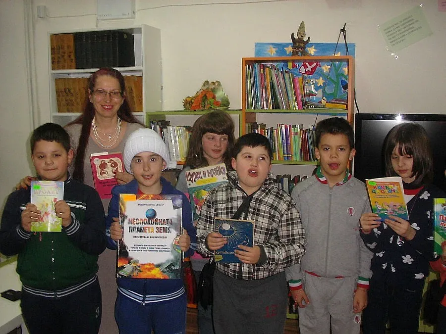 С литературно четене ученици празнуваха идващата пролет