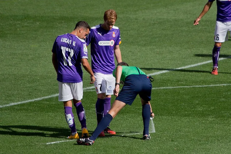 Съдийските спрейове влизат в А група за плейофите