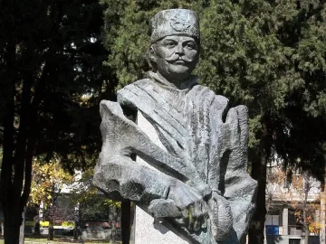 Вият 30-метров гирлянд за Деня на Тракия