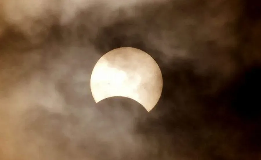 Заради затъмнението: Опашки за телескопи на НДК