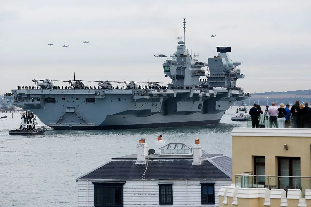 Паника в Лондон. Проблем с легендарен самолетоносач