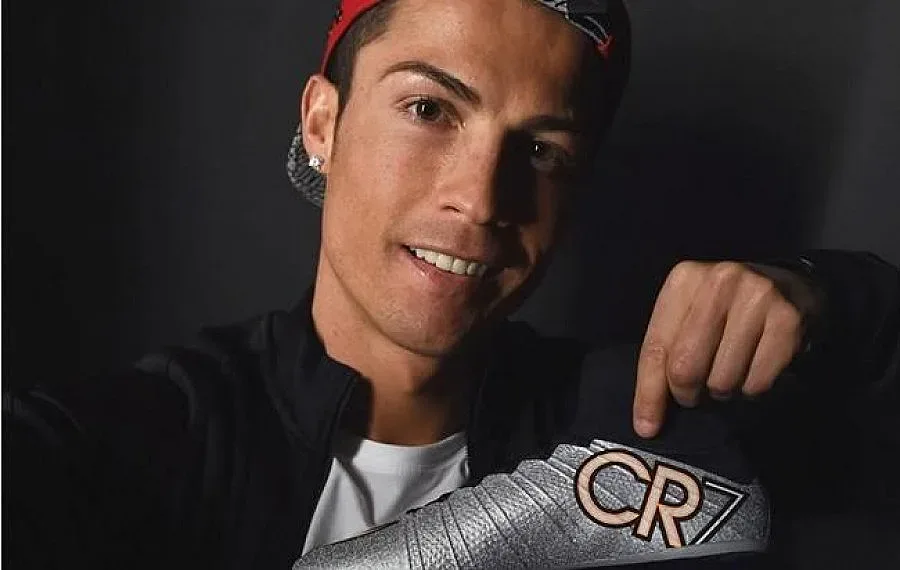 Сребърни бутонки ще отпушват Роналдо