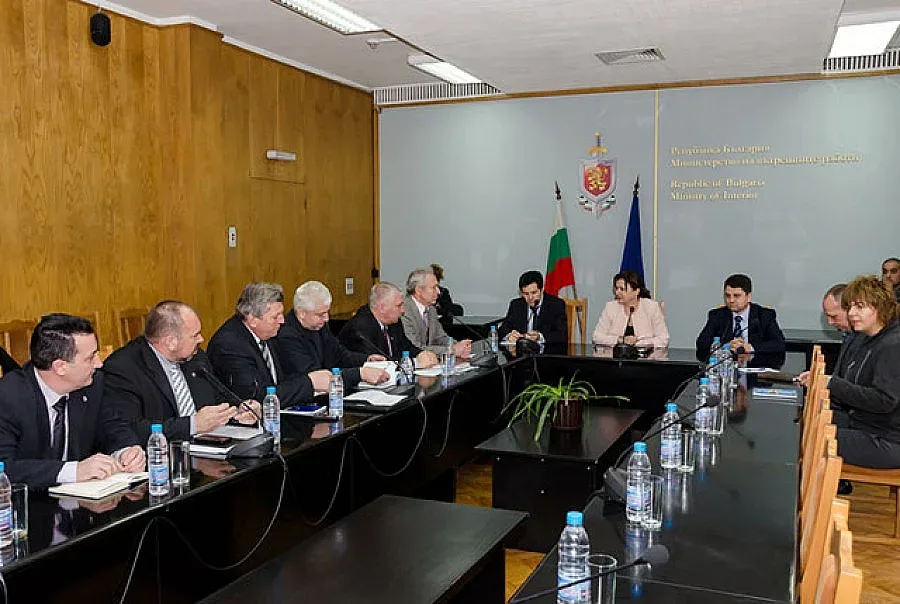 Бъчварова се срещна с шестте синдикални организации в МВР
