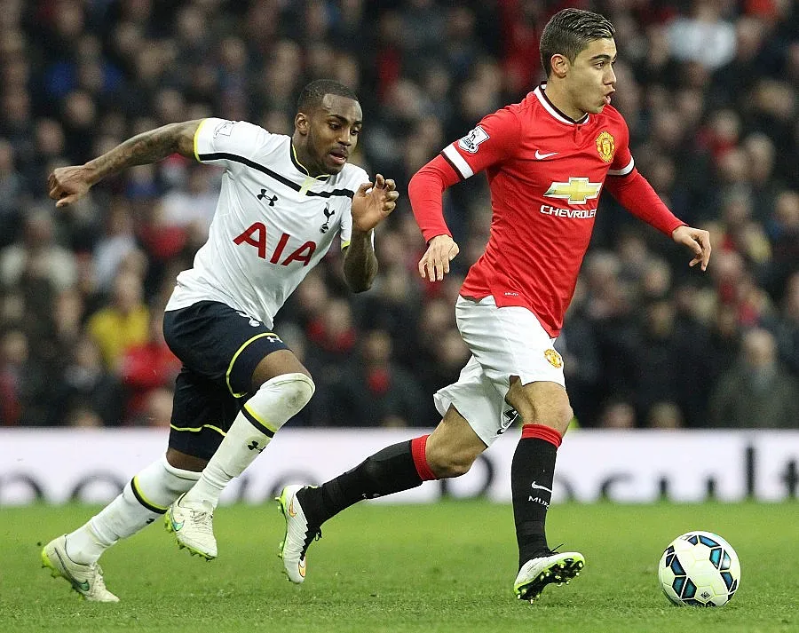 Футболист на "Юнайтед" предлага платен секс на студентка