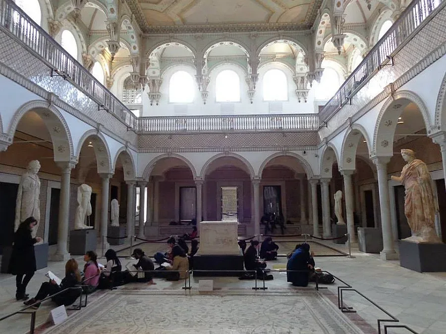 Терор в музея (ОБЗОР)