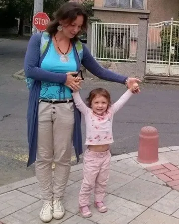 Версия: Алиса скочила след майка си