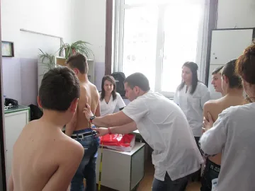 Изследваха ученици за гръбначни изкривявания