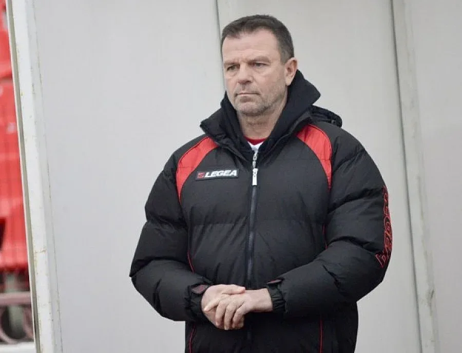 Стойчо Младенов остава треньор на ЦСКА