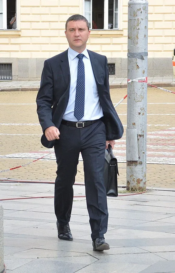 Избират между нов дълг за 7, 12 или 20 години