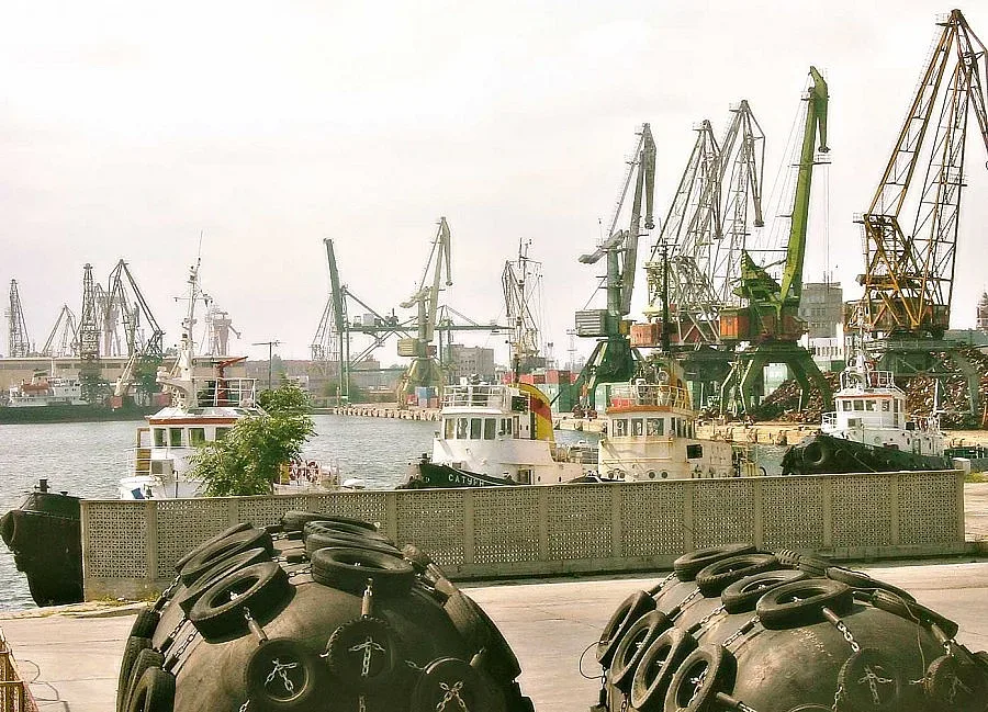 Порт Варна бди над контейнерите