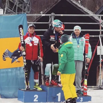 Алберт Попов влиза в Топ 100 на слалом в света