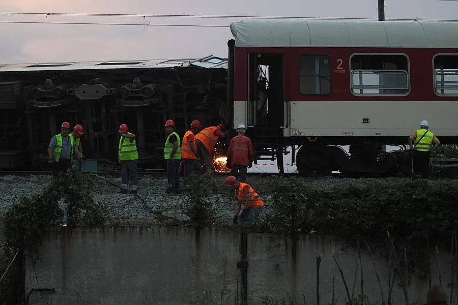 Пуснаха влаковете между Троян и Левски 