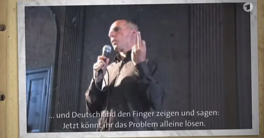 ВИДЕО: Варуфакис показал среден пръст на Берлин