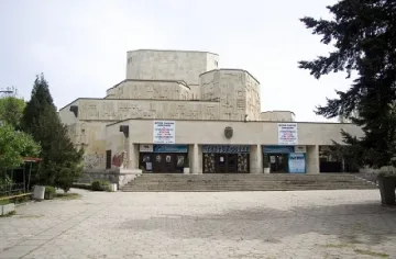 Театър с английски субтитри вече и в София