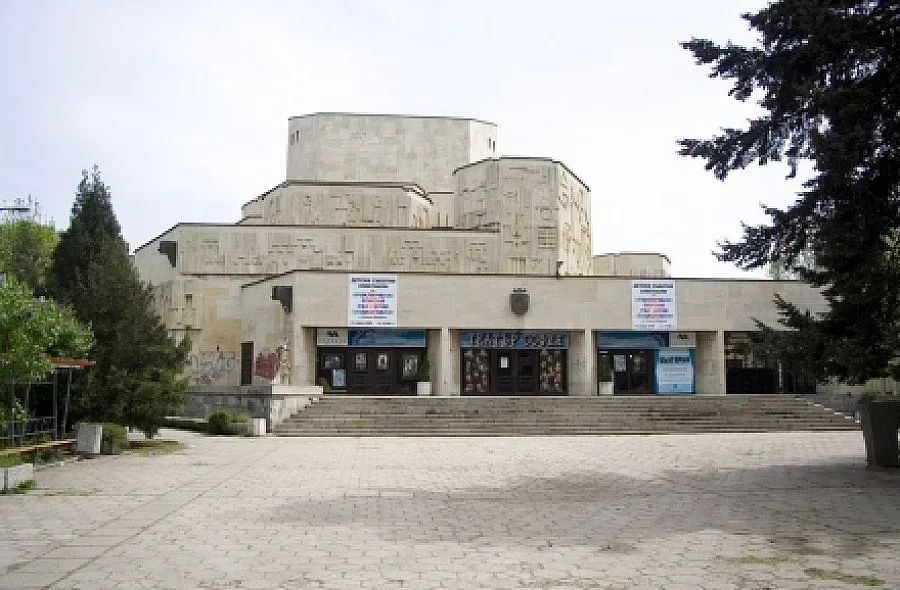 Театър с английски субтитри вече и в София