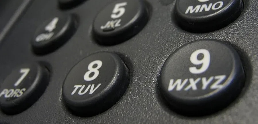 Баба и дядо дадоха по 5 бона на измамници