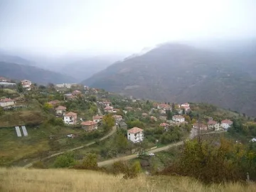 Освободиха пътя към три петрички села от свлачище