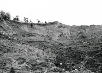 Свлачище виси опасно над квартал с 1000 жители