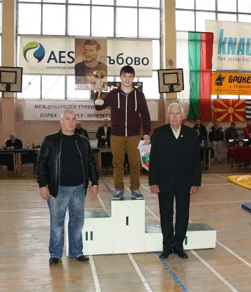 Момче от Гълъбово спечели купата на турнир по борба