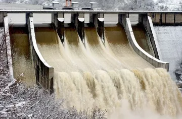 10 см до преливането на язовир Искър