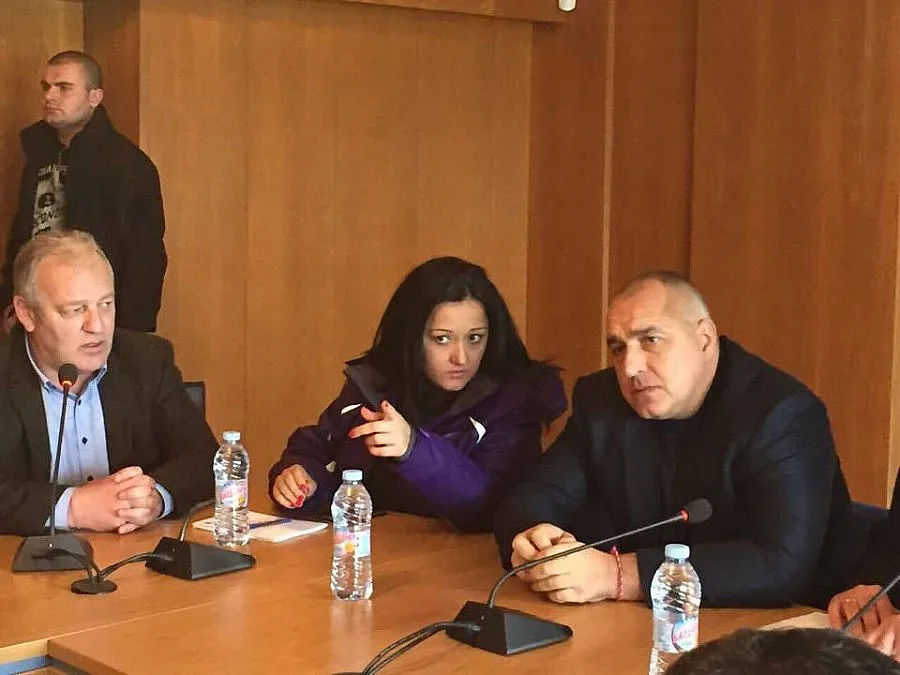 Борисов: 20 агрегата ще снабдят с ток малките села и махали